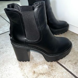 Kat boots Steve Madden size 6.5M color black - Worn